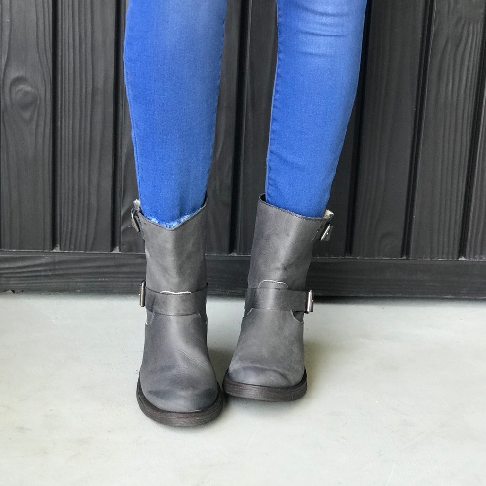 Crafted in Spain Stone Leather Lug Sole Moto Boots - Picture 6 of 6